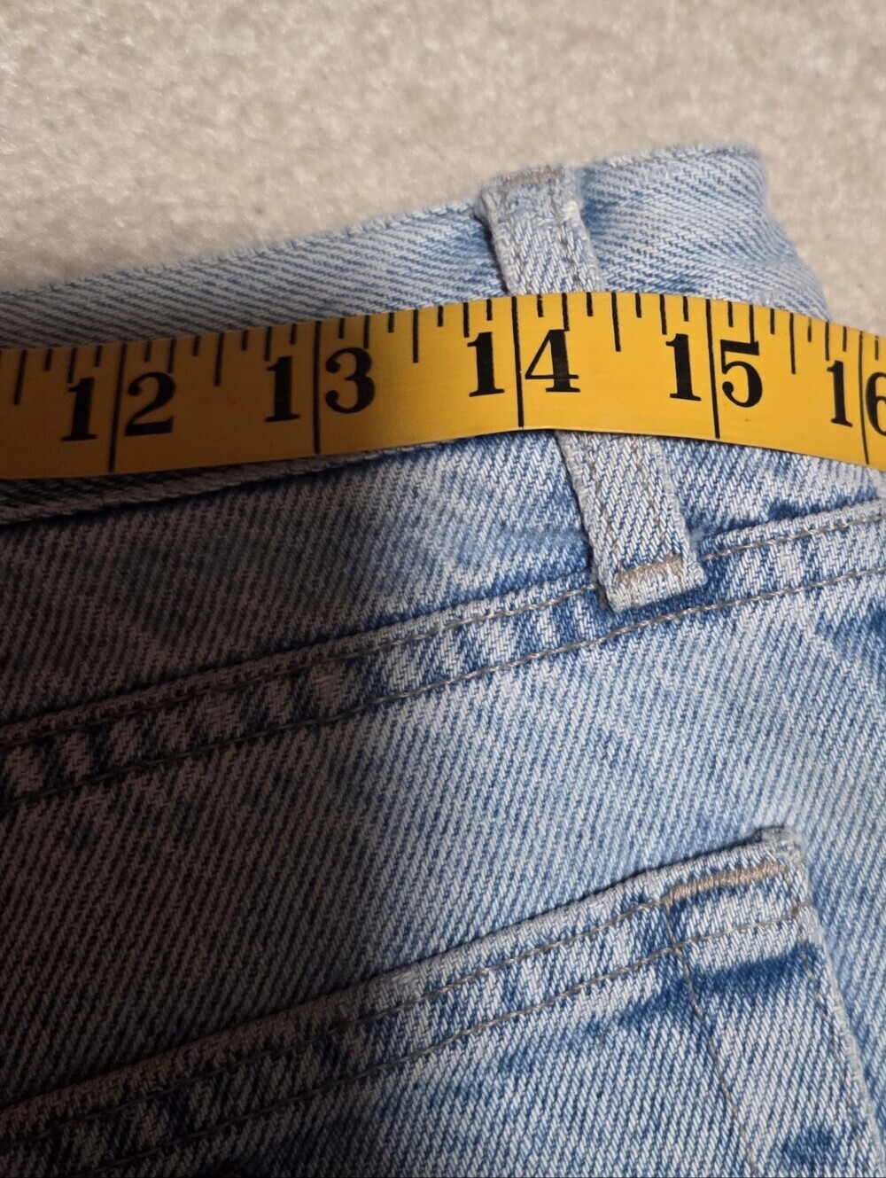 Vintage Guess Womens High Rise Light Wash Blue Mom Jeans Made In The USA Size 32 - Picture 8 of 10